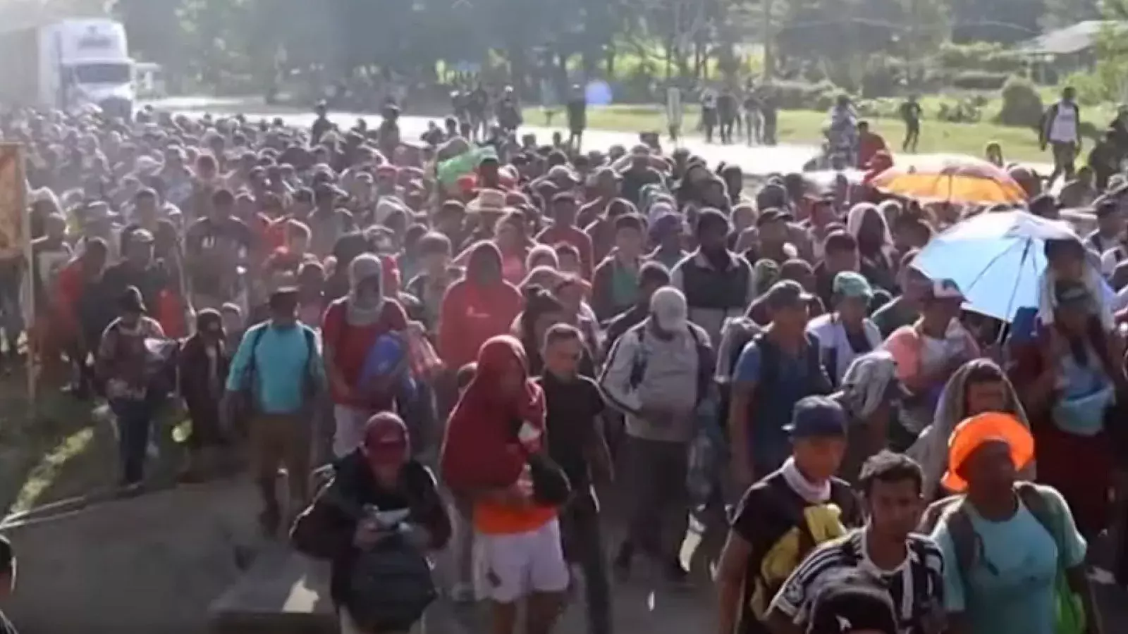 Cubanos marchan junto a caravana migrante hacia EE.UU. ADN Cuba